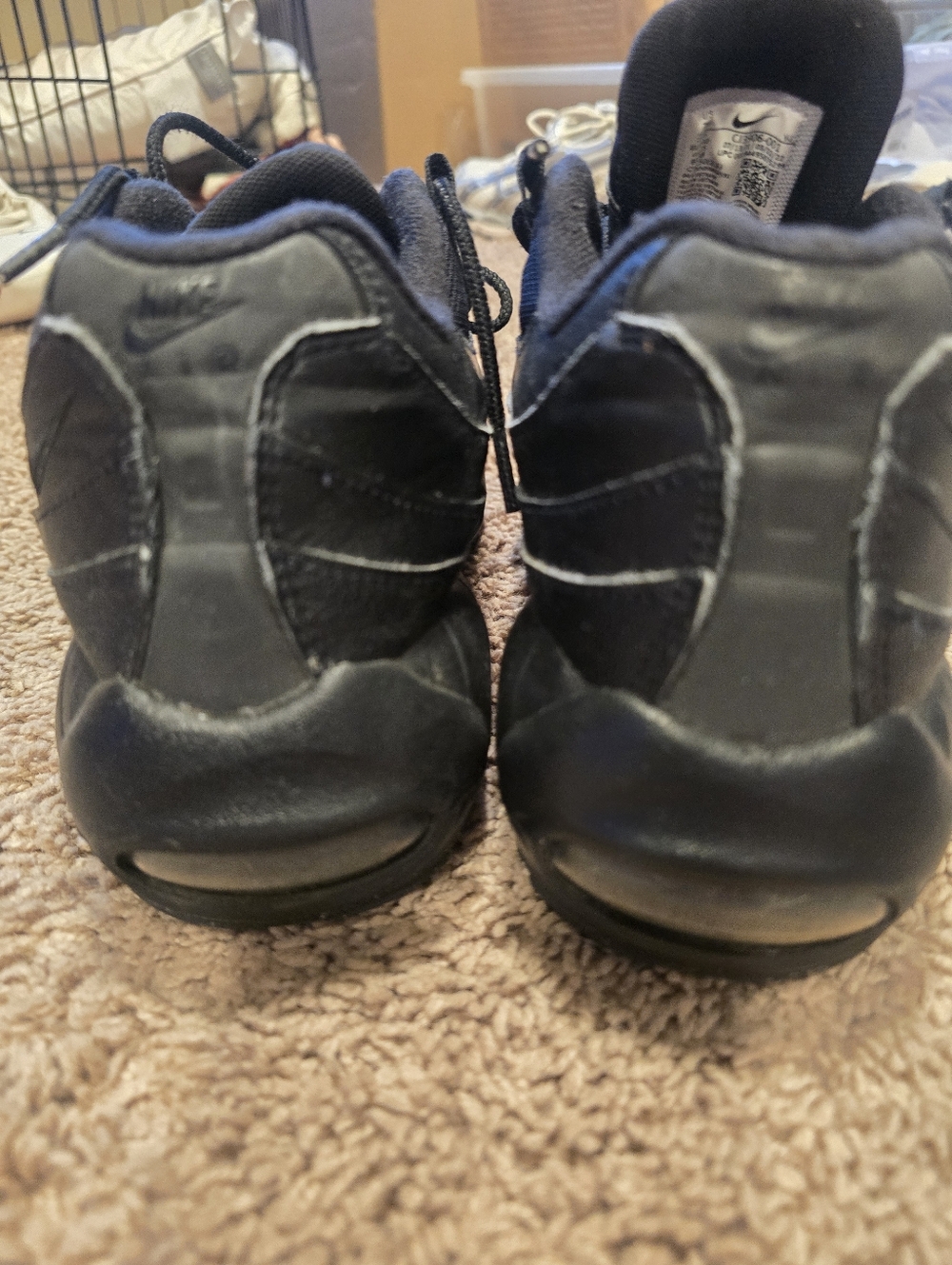Nike Air Max 95 Essential “Triple Black” (Cj3906-001) Youth Size 7/Womens 8.5 - Picture 4 of 9